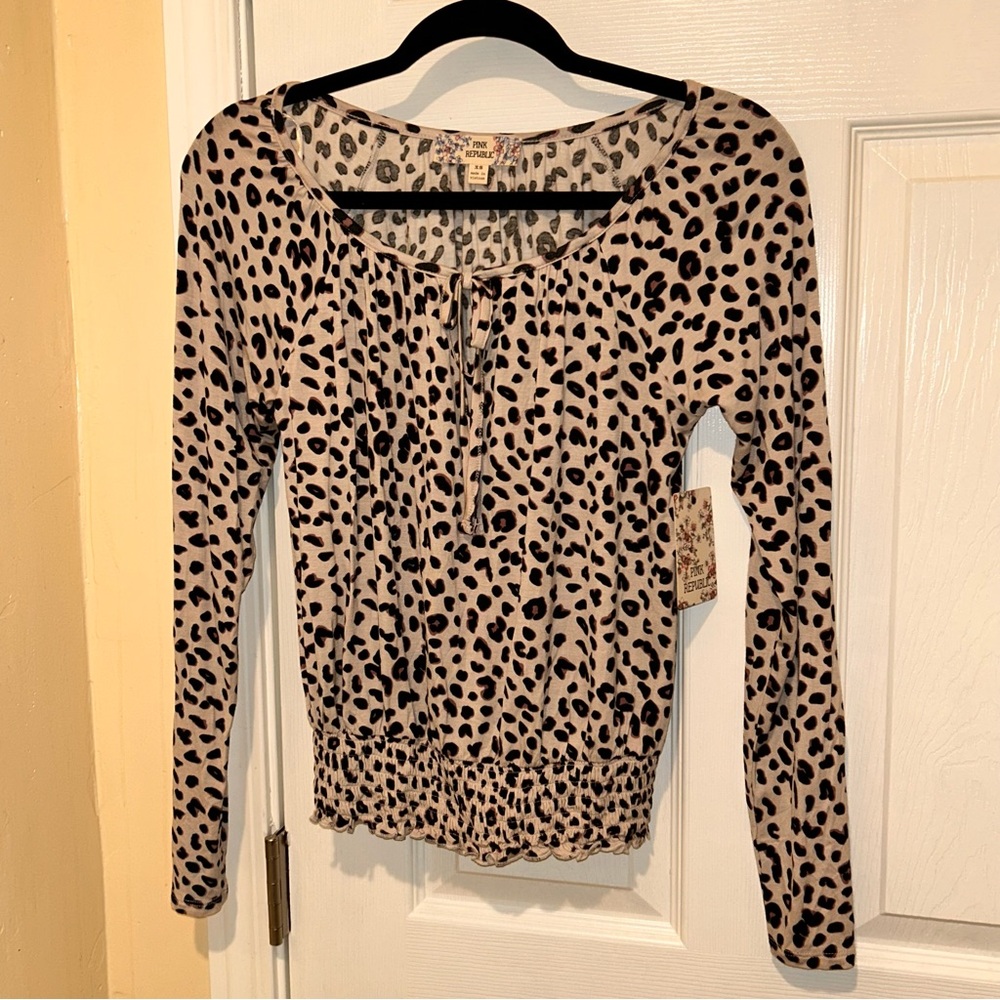 Cheetah Print Women’s Top Long Sleeve Pullover Pink Republic Sz XS New With Tags